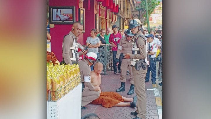 เหยื่อพระคลั่งฟันคอที่ถ.เยาวราช เสียชีวิตแล้ว ญาติเผยเป็นจิตอาสาชอบทำบุญ | The Thaiger