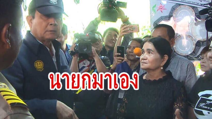 นายกฯ เคารพศพ “จิตอาสา” เสียชีวิตขณะช่วยผู้ประสบภัย พายุปาบึก | The Thaiger