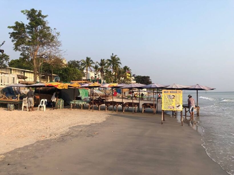 ชาวเน็ตแฉ ร้านอาหารวางเก้าอี้รุกล้ำหาดหัวหิน ปิดทางคนสัญจร | The Thaiger