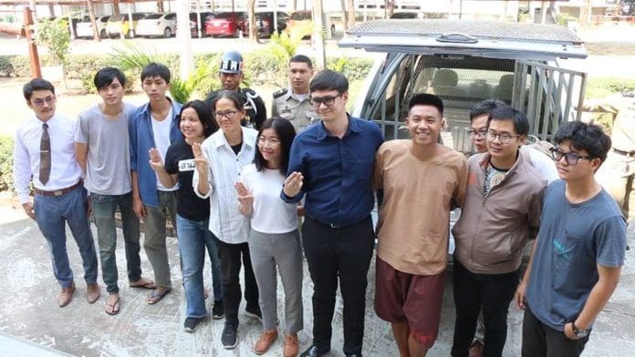“ศาลทหาร” สั่งยกเลิกคดี ‘ไผ่ ดาวดิน – รังสิมันต์ โรม’ | The Thaiger