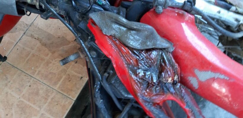 Grass fire destroys motorbikes in Rawai | News by Thaiger