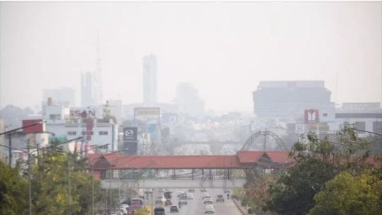 “ขอนแก่น” ครองแชมป์ ค่าฝุ่นละออง PM2.5 พุ่งสูงสุดในประเทศ – ผู้ว่าลั่น ใครสร้างมลพิษ เจอโทษหนัก | The Thaiger