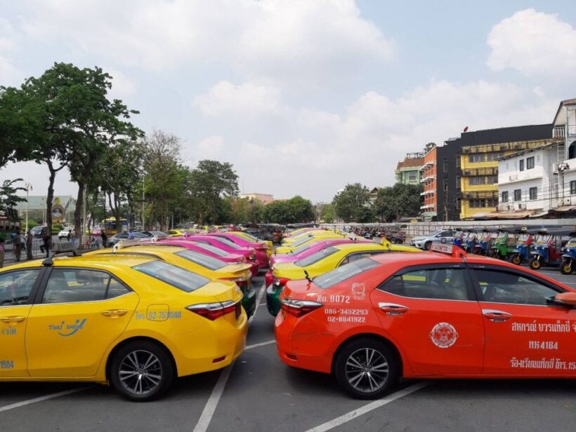 126 Grand Palace taxi and tuk tuk drivers, and local vendors, arrested