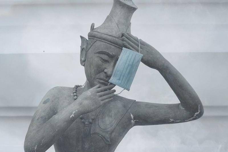 Facemasks on sacred statues gets BKK photographer into hot water | News by Thaiger