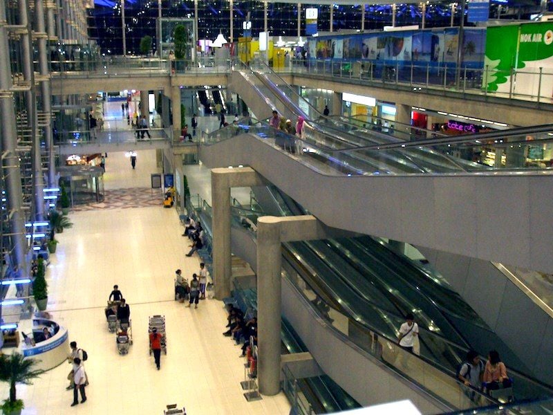 Russian tourist leaps from fourth floor at Suvarnabhumi