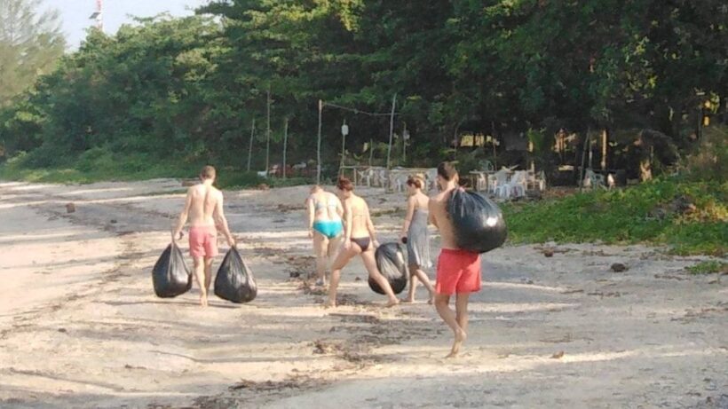 Five foreigners spend their holidays cleaning up rubbish along Krabi Beach