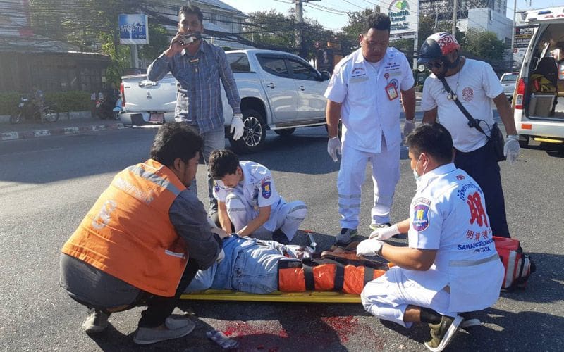 Pattaya tourist loses a leg in collision with pickup