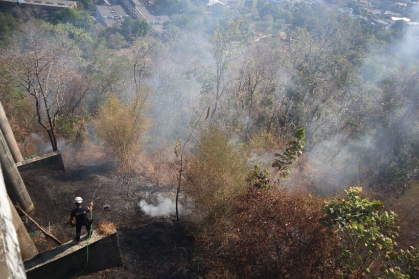 Brush fire near the Khao Rang view point – VIDEO | News by Thaiger