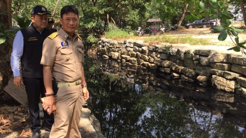 ผวจ.กระบี่ ลุยตรวจคลองเน่าที่อ่าวนาง พบสาเหตุจากโรงงานปล่อยน้ำเสีย เตรียมลงดาบ จนท.เรียกรับผลประโยชน์ | The Thaiger