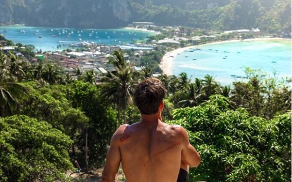 American tourist attacked by gang on Koh Phi Phi