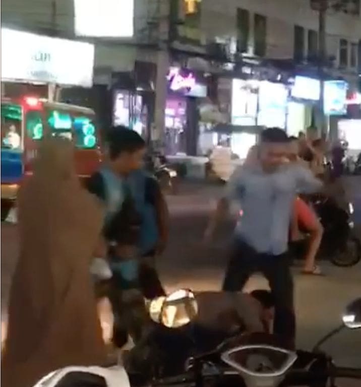 Patong Police investigate taxi drivers beating up a tourist - VIDEO | News by Thaiger