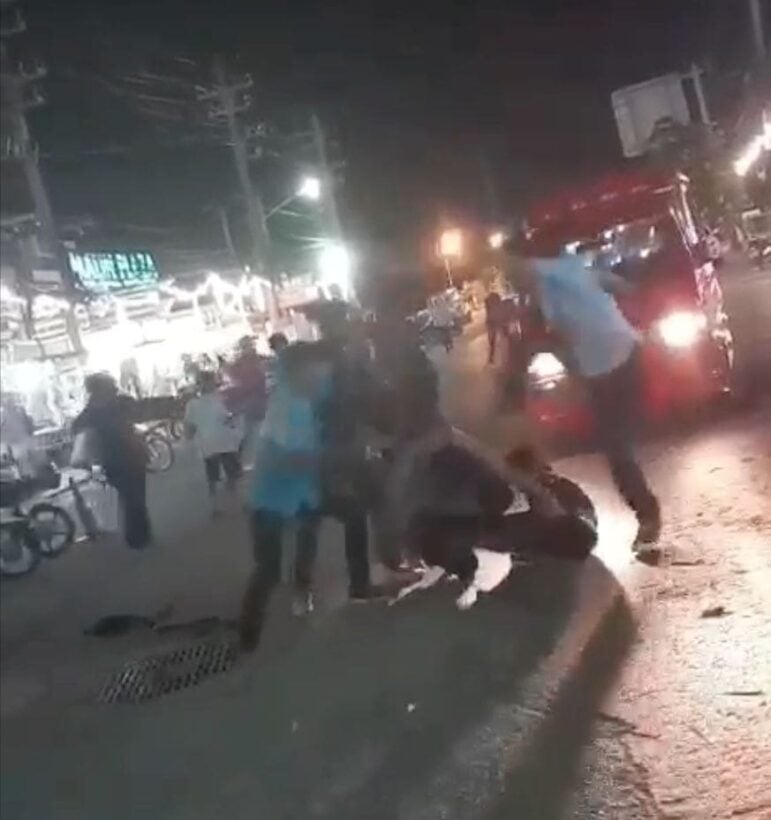 Patong Police investigate taxi drivers beating up a tourist - VIDEO | News by Thaiger