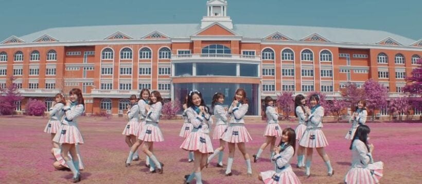 มาแล้ว MV เพลงใหม่ BNK48 – ก็เพราะว่าชอบเธอ Kimi no Koto ga Suki Dakara | The Thaiger