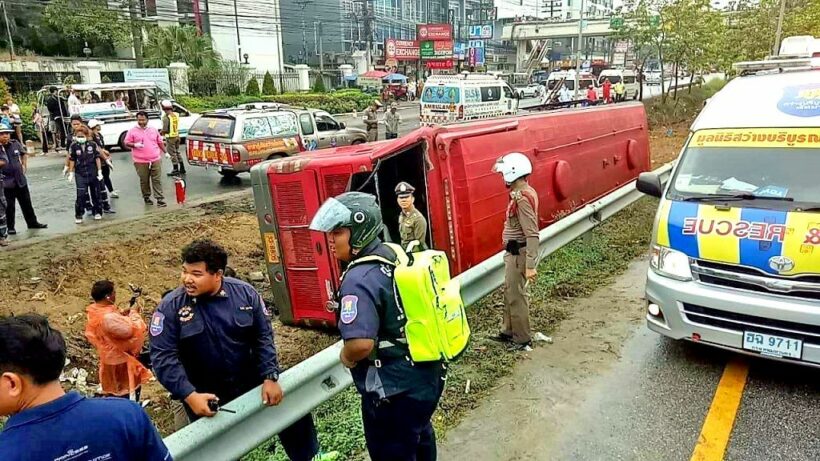 Seven Chinese tourists injured in Pattaya tour bus crash