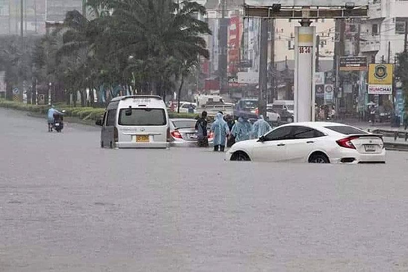 Pattaya hit by sudden topical deluge | Thaiger