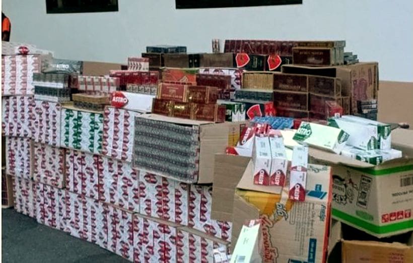 Pattani smuggler arrested with over 10,000 packets of illegal cigarettes