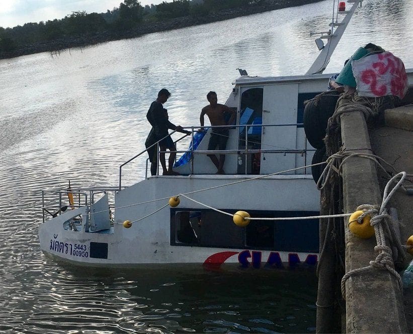 Boat carrying a Bangkok school group sinks at Chumpon pier