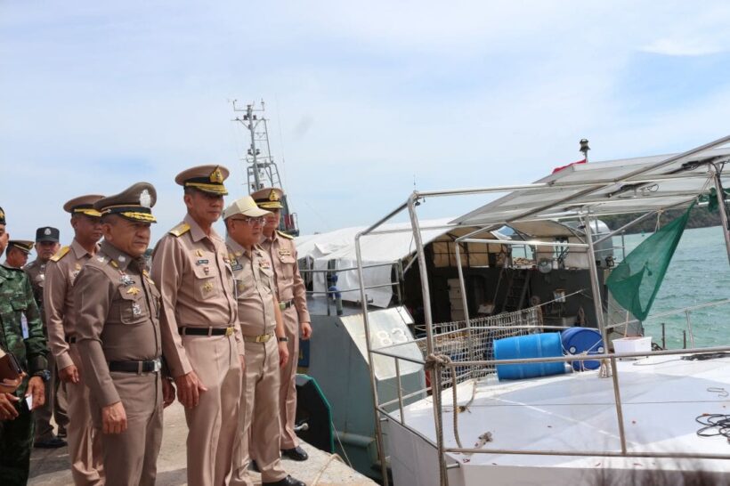 ทัพเรือภาคที่ 3 แถลงความสำเร็จย้ายบ้านลอยน้ำเข้าฝั่ง เตรียมขอหมายจับ | The Thaiger