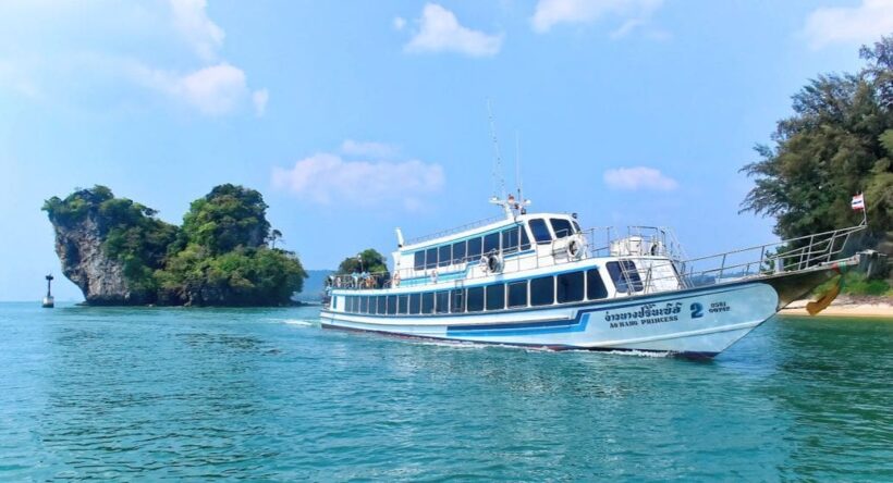 Israeli girl missing after tour boat catches fire and sinks near Krabi