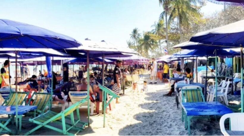หัวหินเตรียมยกเลิกเงื่อนไขนั่งเตียงหาดฟรี เซ่นดราม่าค่าอาหารแพงเกินจริง | The Thaiger