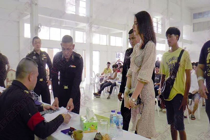 “Nong Gee” turns heads at Koh Samui military conscription