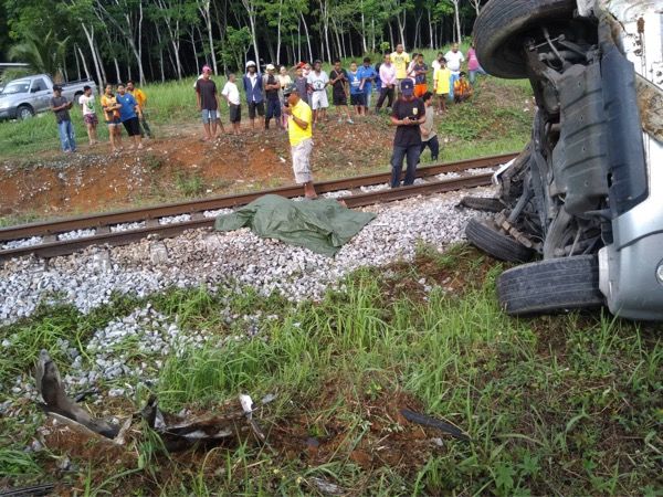 กระบะตัดหน้ารถไฟสังเวย 3 ศพที่สุราษฎร์ฯ | The Thaiger