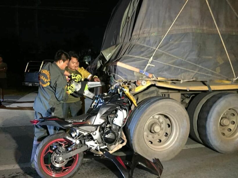 Motorbike driver dies after smashing into trailer truck in Samut Prakan