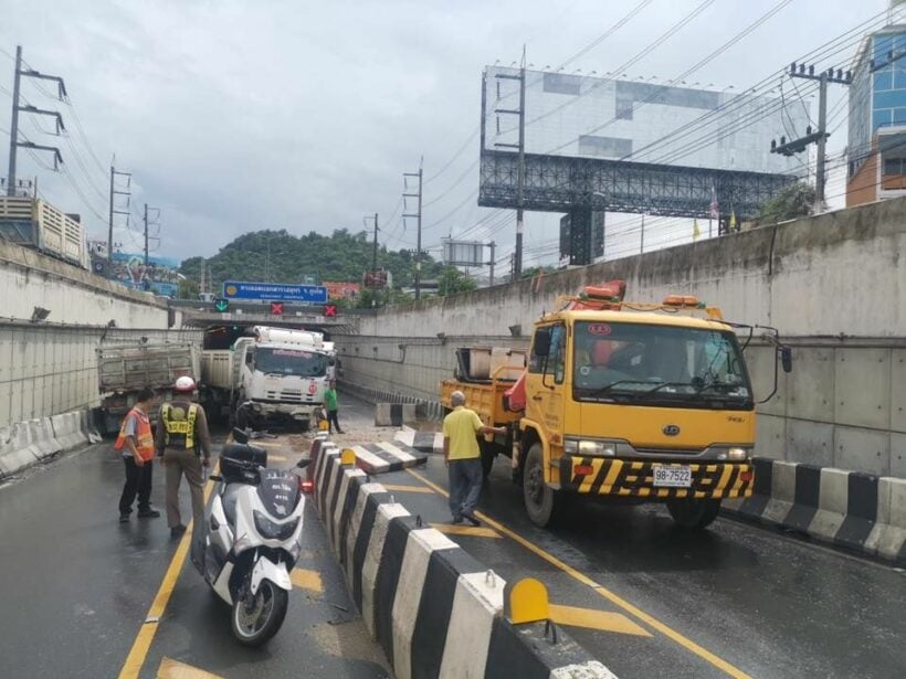 No injury as trailer truck loses control in Phuket Darasamut Underpass - VIDEO | News by Thaiger