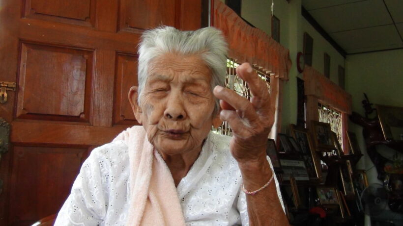 พบคุณยายทวด 6 แผ่นดิน อายุ 112 ปี ชาวกระบี่ สุขภาพยังดี พร้อมเผยเคล็ดลับอายุยืน | The Thaiger