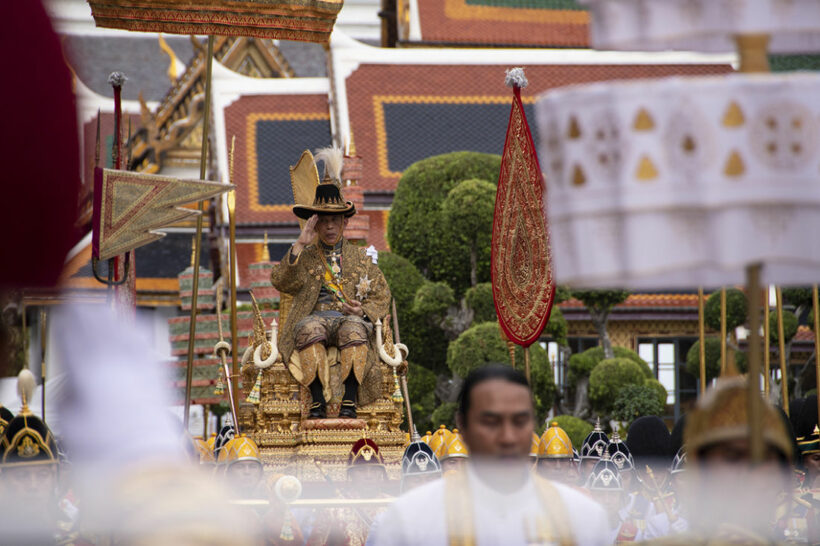 รวมภาพประทับใจ พระราชพิธีบรมราชาภิเษก สรงพระมุรธาภิเษก | The Thaiger