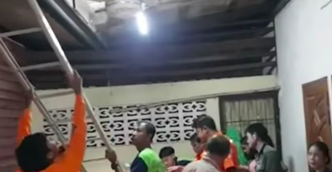 ระทึก! ช่วยสาวพม่าจากบ่อ 15 เมตร รอดปาฏิหารย์ | The Thaiger