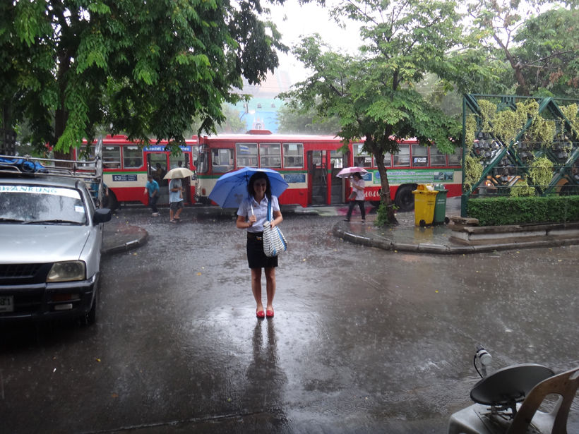 วันนี้ 22 พ.ค. ฝนถล่ม 50 จังหวัด ทะเลคลื่นสูง 3 เมตร | The Thaiger