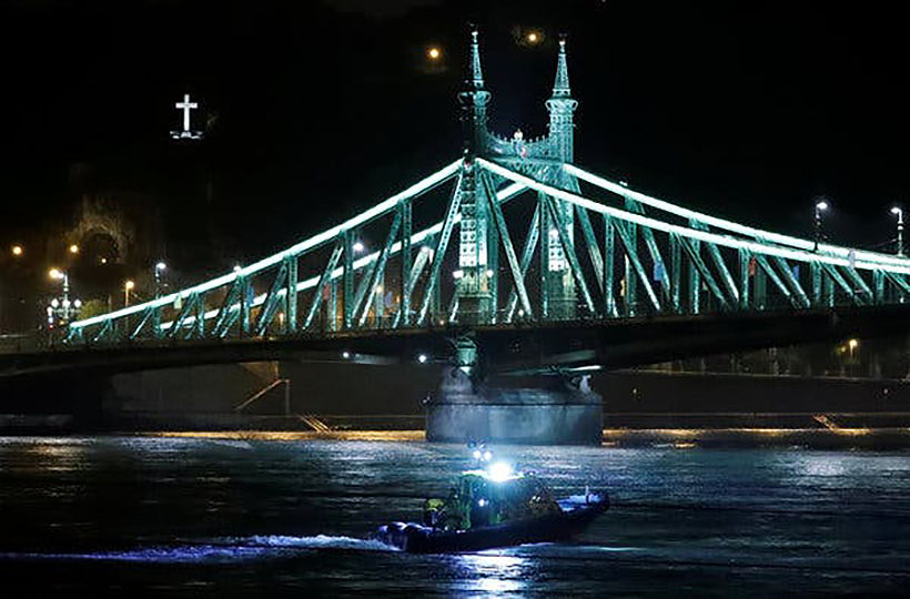 สลด เรือท่องเที่ยวล่มกลางแม่น้ำดานูบ-ฮังการี่ นทท.เกาหลีใต้ตาย 7 สูญหายกว่า 19 | The Thaiger