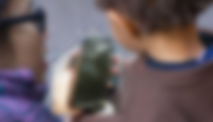 แม่ช็อก! เปิดมือถือเจอคลิปลูกสาว 6 ขวบถ่ายโชว์จิ๋ม “ใครสนใจจะมาจับ มาไวๆ” | The Thaiger