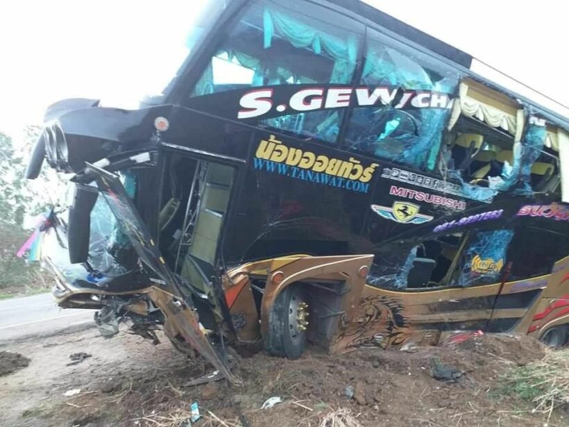 21 injured in Nakhon Sawan bus accident | News by Thaiger