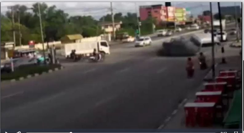 13 students injured in minivan/pickup collision in Chachoengsao – VIDEO