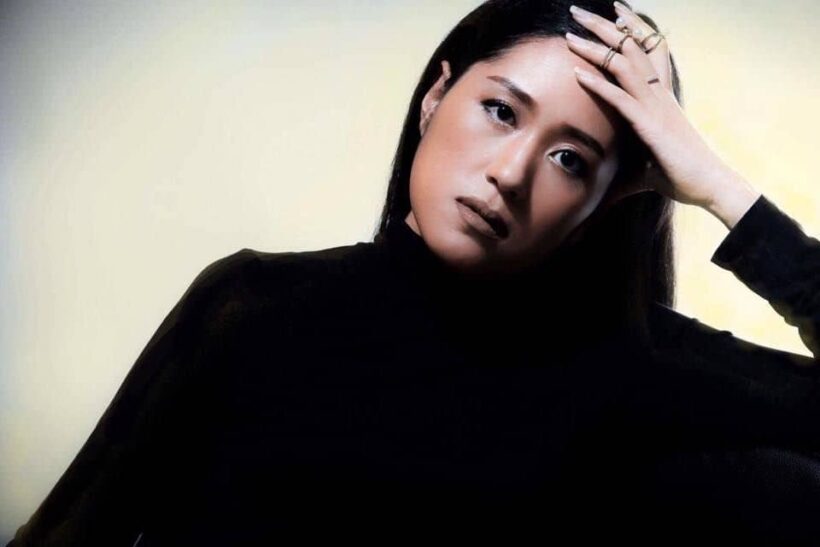 “ช่อ พรรณิการ์” แจงภาพดราม่าครุยมหา’ลัย ขอโทษไม่เหมาะสม-อย่าล่าแม่มดเพื่อน | The Thaiger