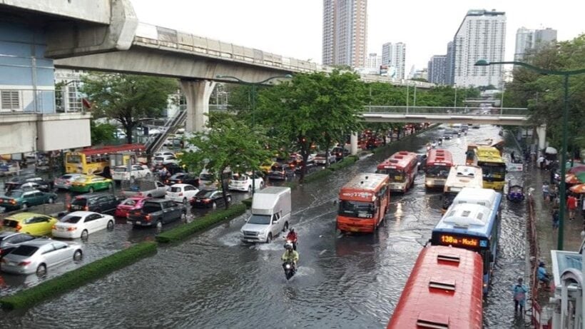 Bangkok tackles heavy rain in the lead up tonight’s peak hour