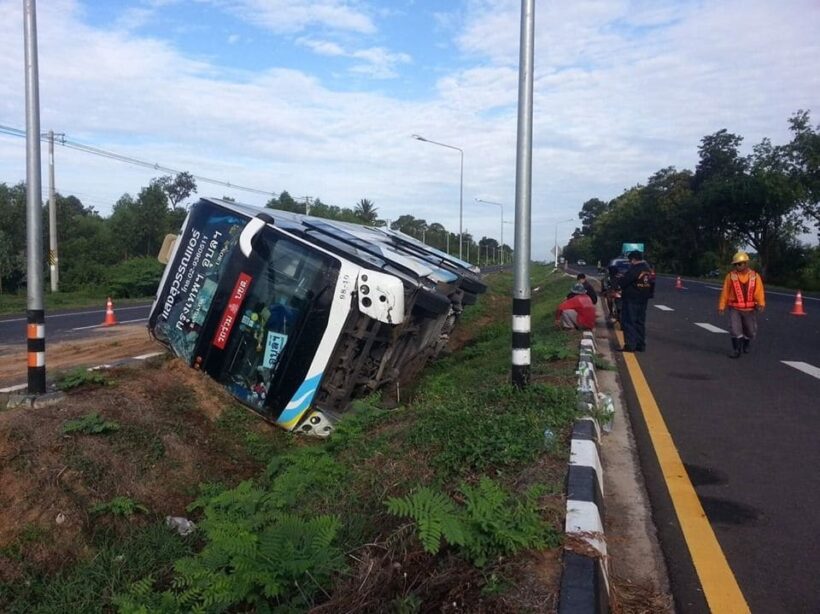Seven injured after bus rolls over in Sisaket bus incident | News by Thaiger