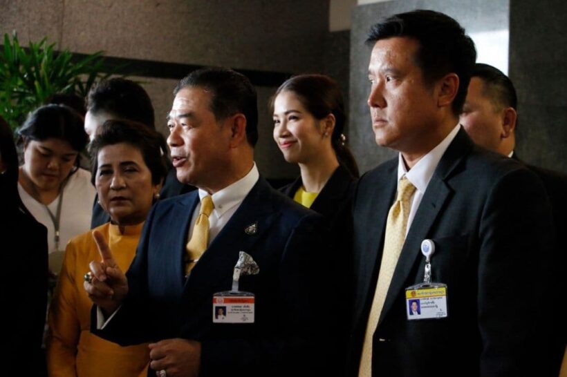 พลังประชารัฐเปลี่ยนใจ ยื่นคำร้อง 33 ส.ส. หุ้นสื่อ ผ่านประธานสภาญ | The Thaiger