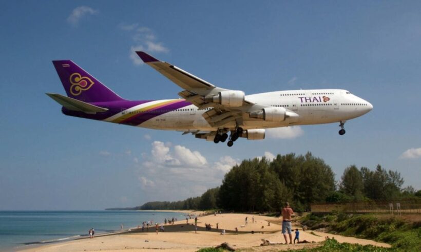 Phuket's perfect plane-spotting selfie | News by Thaiger