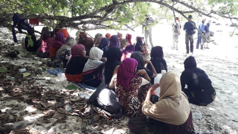 Police investigating possible Thai links to Rohingya boatpeople marooned on Rawi Island | News by Thaiger