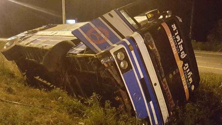 Songkhla bus crashes, seven injured