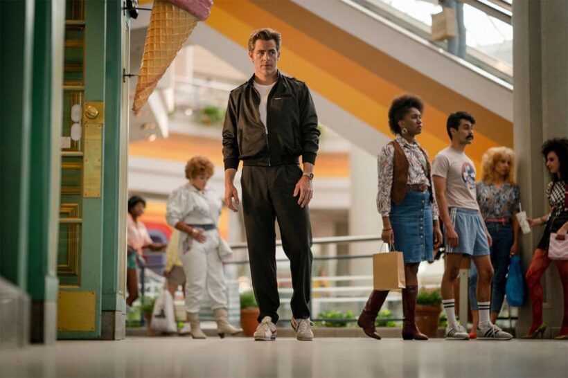 โปสเตอร์แรก Wonder Woman 1984 ในชุดเกราะทองและสีสันฉูดฉาด กำหนดฉายกลาง 2020 | News by The Thaiger