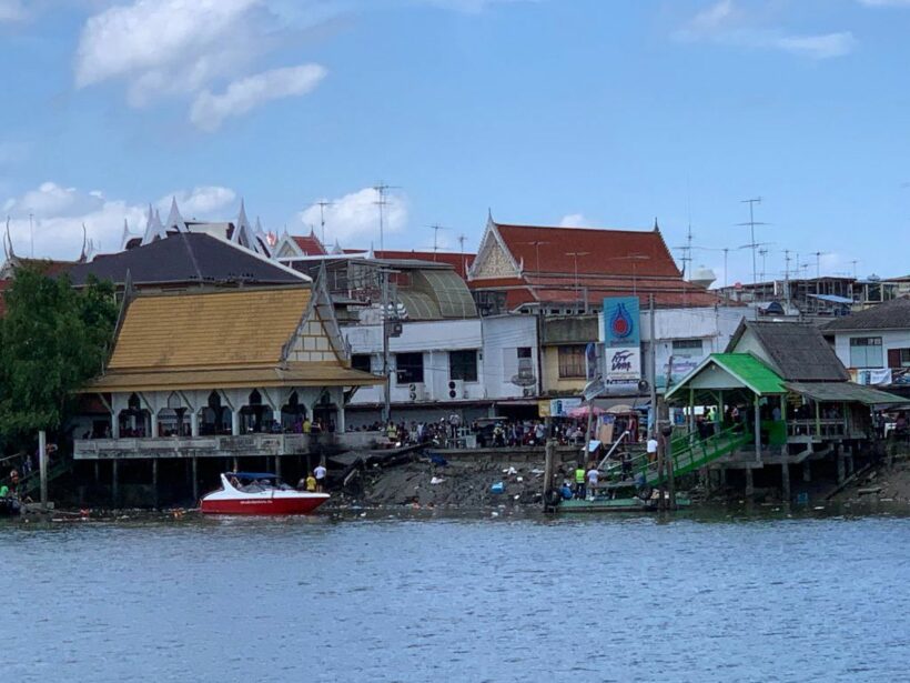 พบแล้ว 2ศพ เหยื่อศาลาริมน้ำแม่กลองถล่ม | The Thaiger