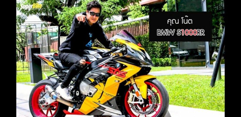 เพื่อนร่วมอาลัย ตำรวจเร่งสืบสาเหตุอุบัติเหตุ หนุ่มบิ๊กไบค์คอขาด โน้ต ภัทร์นฤณ | The Thaiger