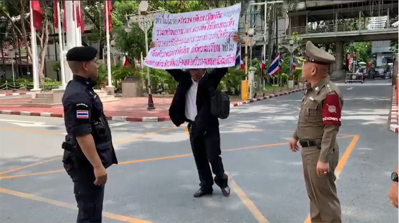 ชายวัย 64 บุกร้องผบ.ตร. อ้างถูกตำรวจยัดยาบ้า ติดคุกฟรี 9 ปี | The Thaiger