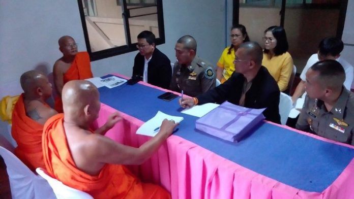 จับสึก 2 เจ้าอาวาส สำนัก ‘อาจารย์แจ๊ว เหนือดวง’ ปลุกเสกตุ๊กตาลูกเทพ | News by The Thaiger