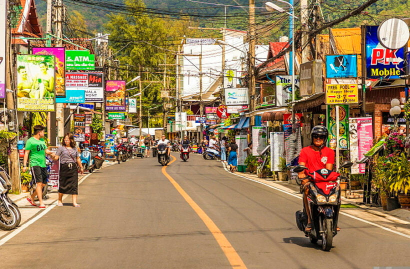 Deputy PM Prawit Wongsuwon discusses Phuket pedestrian safety