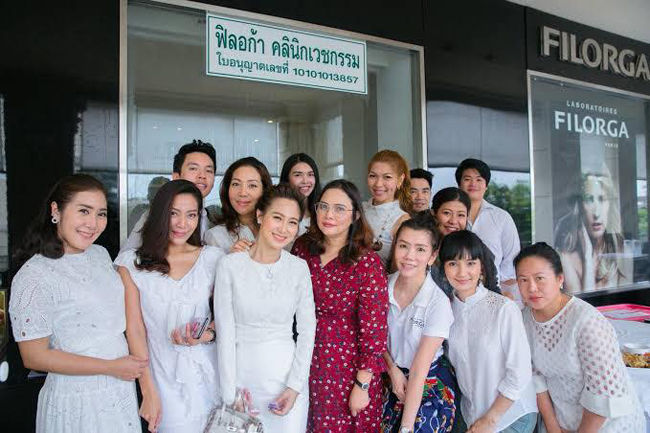 ทลายคลินิก ‘ฟิลอก้า’ เจ้าของเป็นภรรยานักร้องดัง ยึดของกลางไม่ขึ้นทะเบียนอย. 3 แสนบาท | News by The Thaiger